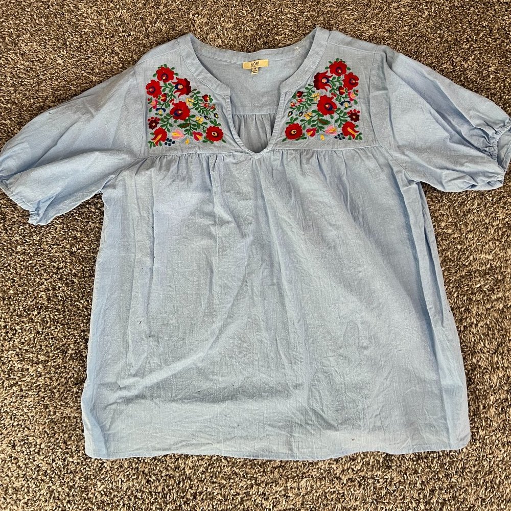 BLUE FLORAL U-NECK BLOUSE SIZE MEDIUM